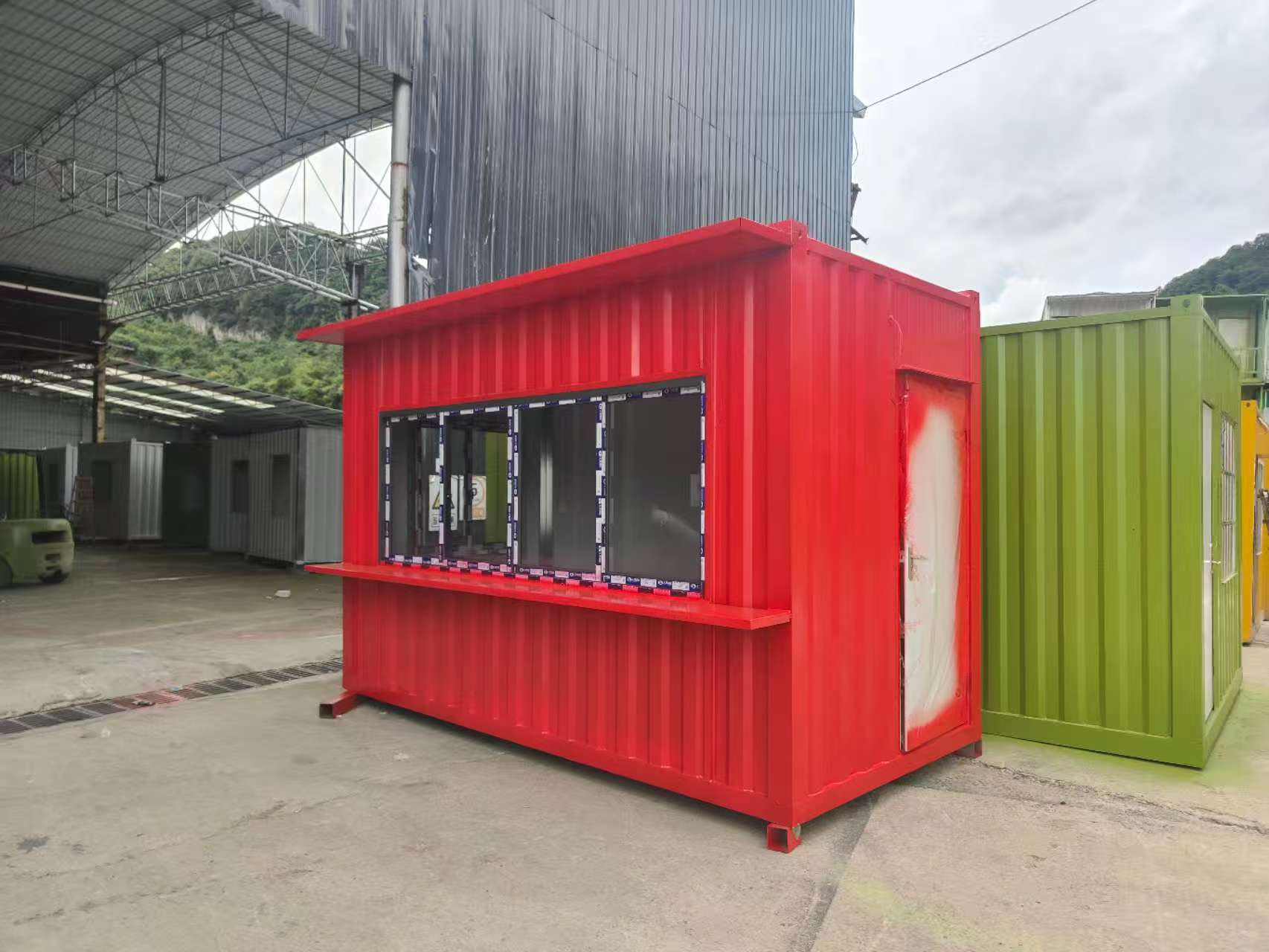 ����ס�˼�װ�����᣺����Ӫ�صġ��ƶ��˾ӱ��ݡ�